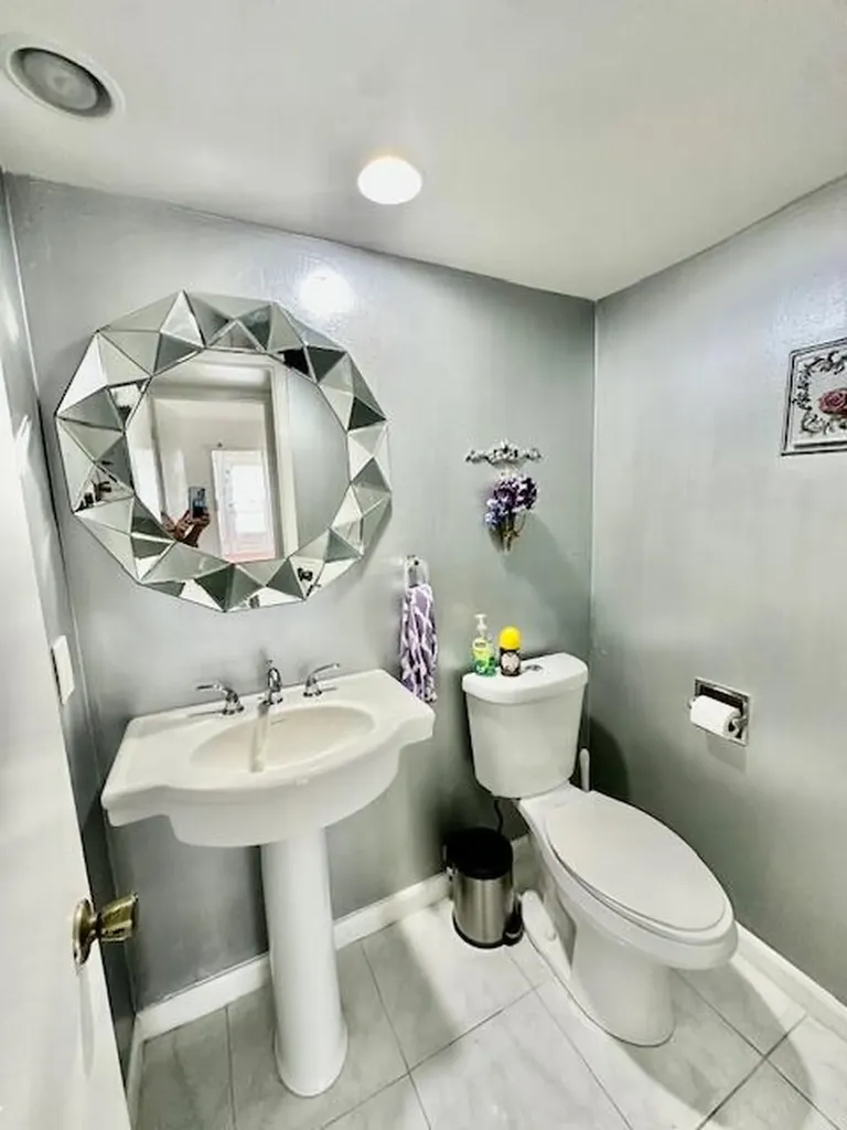 1080 Exeter E Boca Raton FL 33434