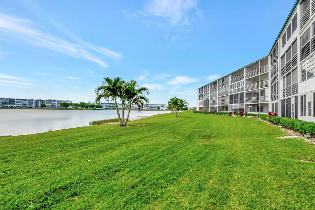 1080 Exeter E Boca Raton FL 33434