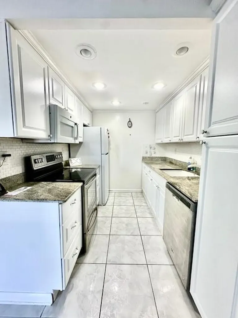 1080 Exeter E Boca Raton FL 33434