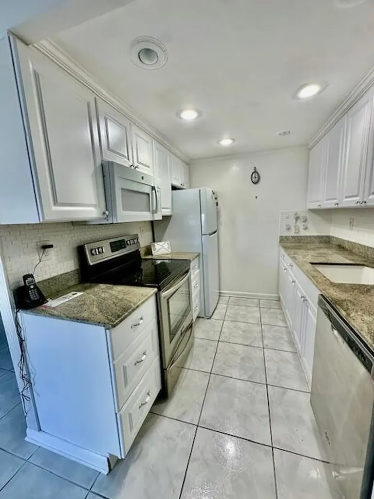 1080 Exeter E Boca Raton FL 33434