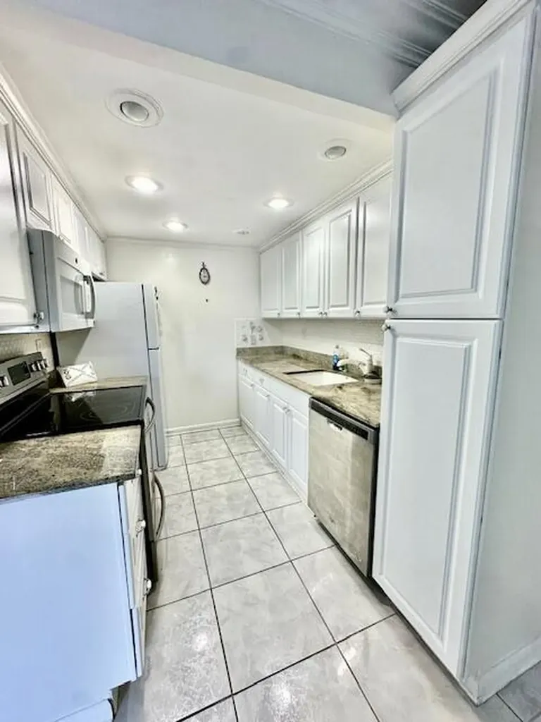 1080 Exeter E Boca Raton FL 33434