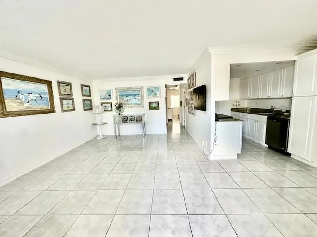 1080 Exeter E Boca Raton FL 33434
