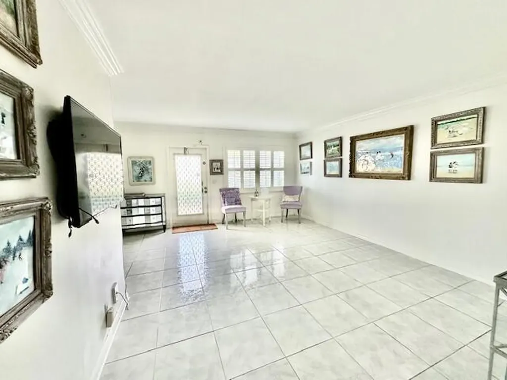 1080 Exeter E Boca Raton FL 33434