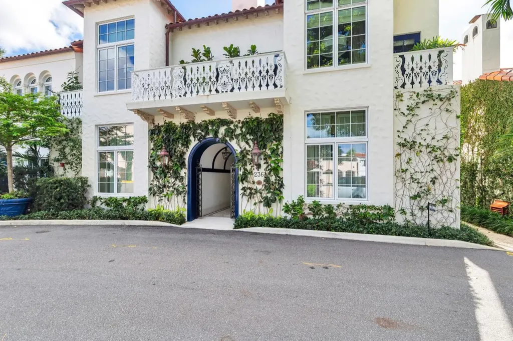 236 Phipps Plaza Palm Beach FL 33480