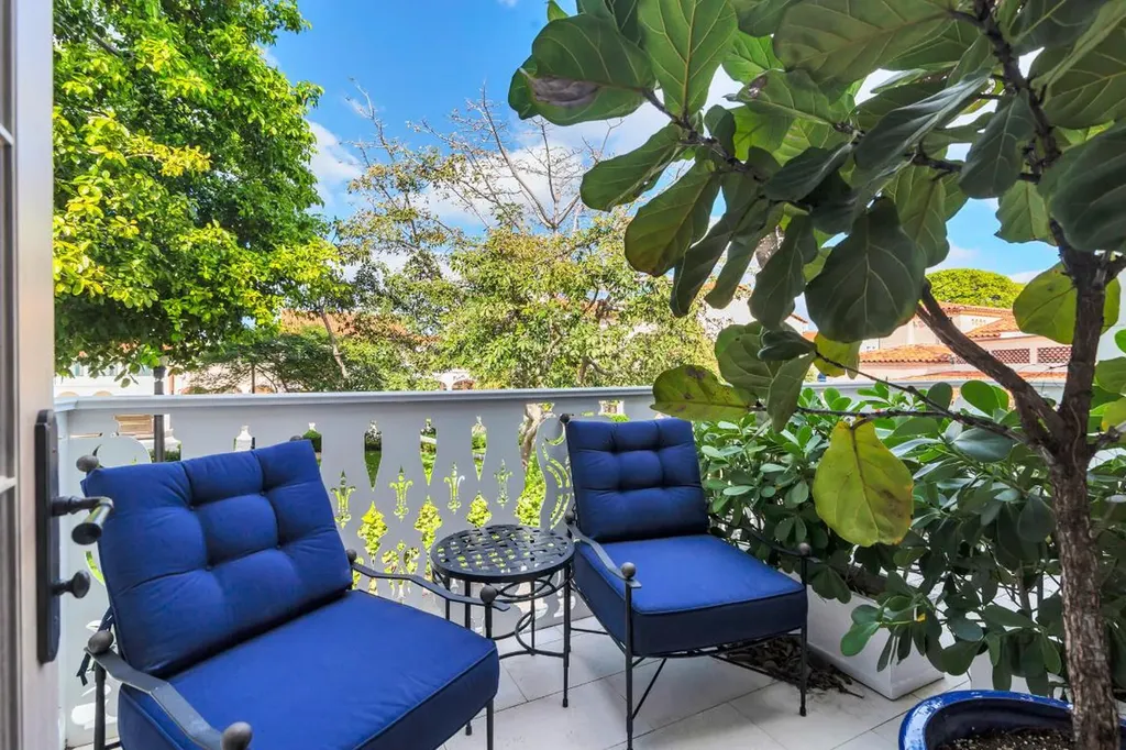 236 Phipps Plaza Palm Beach FL 33480