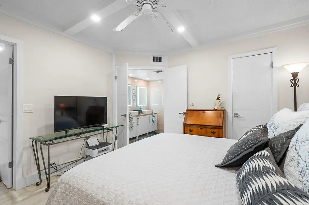 20 Yacht Club Drive North Palm Beach FL 33408