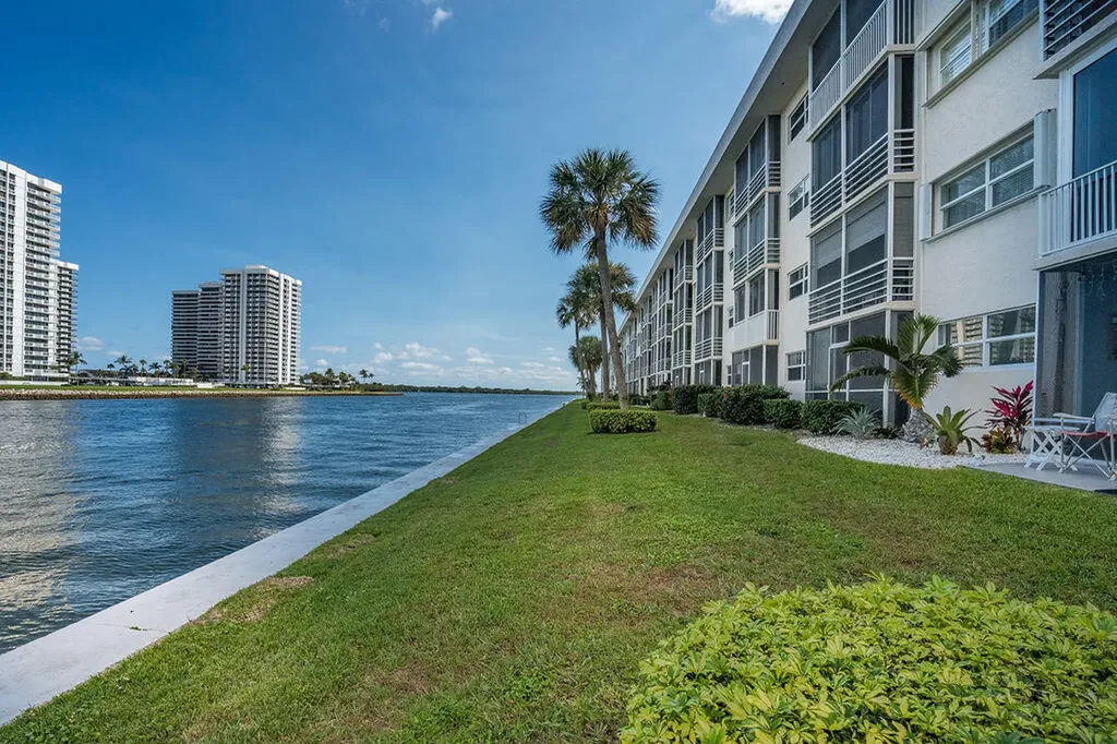 20 Yacht Club Drive North Palm Beach FL 33408
