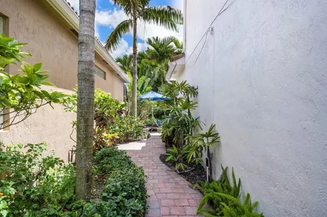 5642 Via De La Plata Circle Delray Beach FL 33484