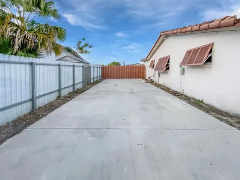 8900 NW 11th Street Pembroke Pines FL 33024
