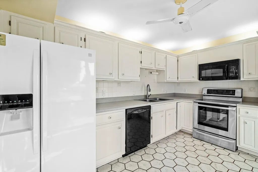 4663 Kittiwake Court Boynton Beach FL 33436
