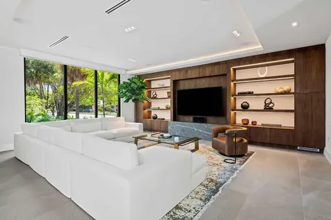 5288 Alton Road Miami Beach FL 33140