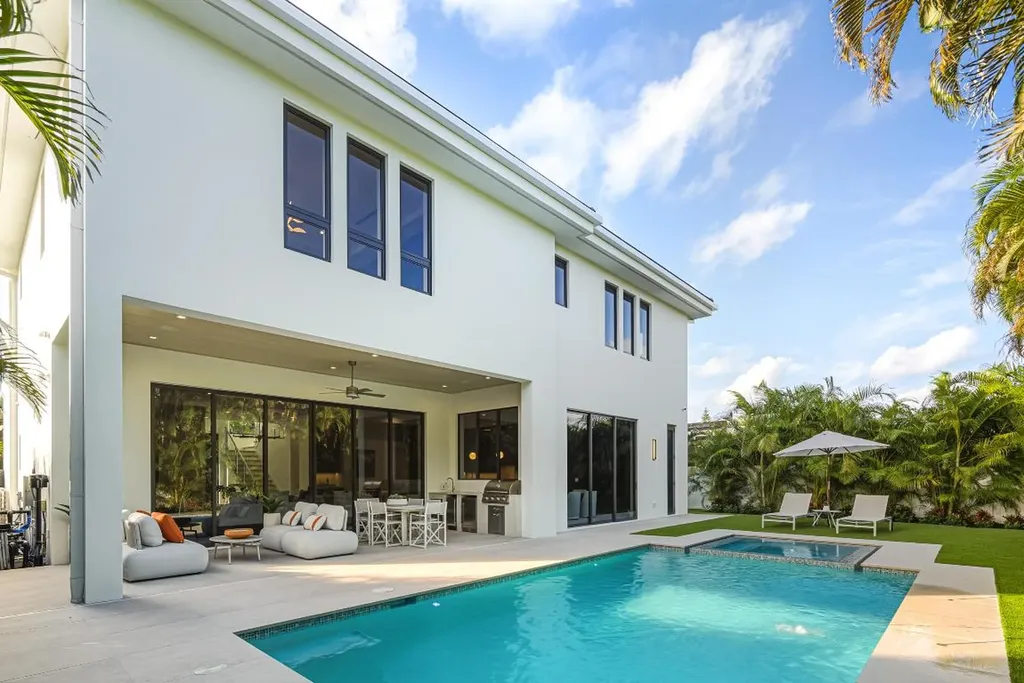 450 NE Spanish Court Boca Raton FL 33432