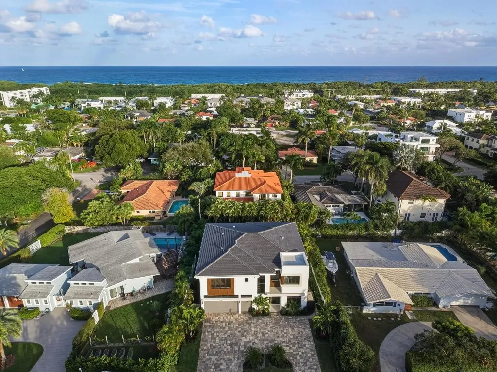 450 NE Spanish Court Boca Raton FL 33432
