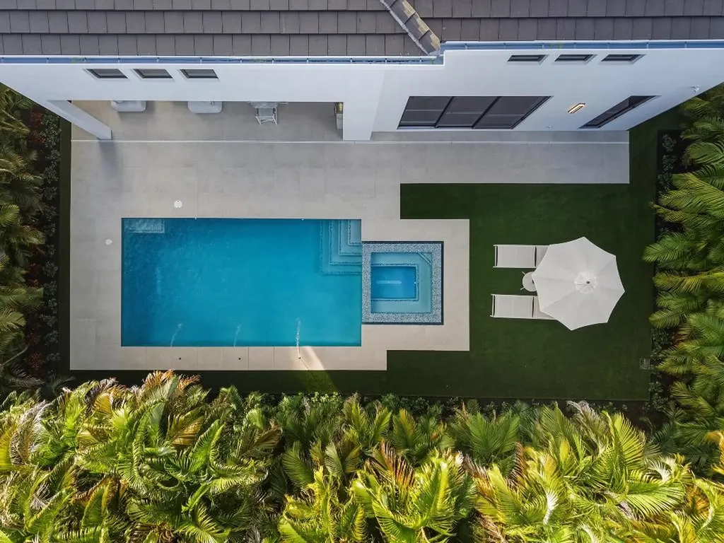 450 NE Spanish Court Boca Raton FL 33432