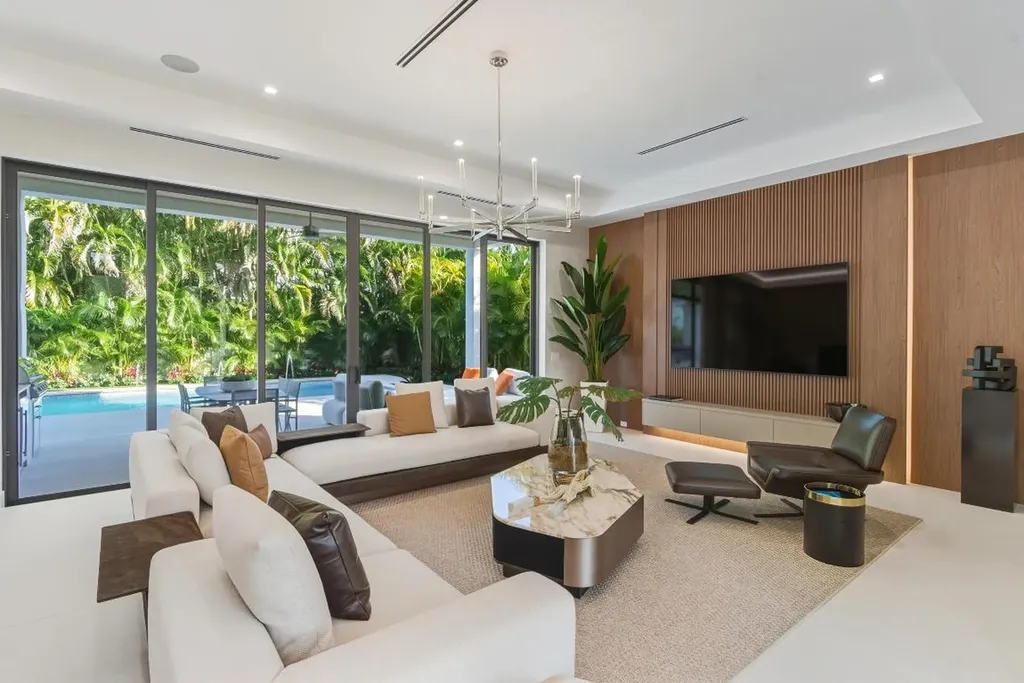 450 NE Spanish Court Boca Raton FL 33432