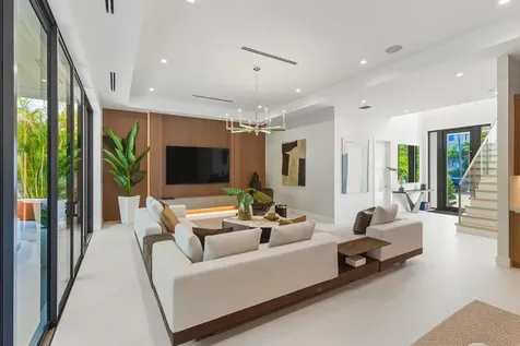 450 NE Spanish Court Boca Raton FL 33432