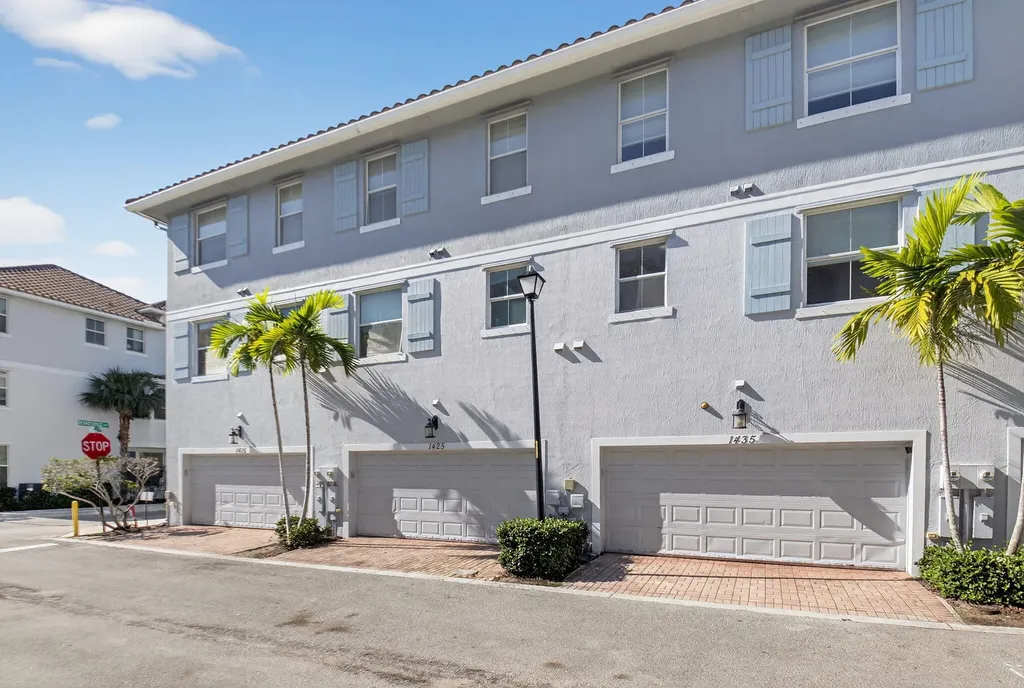 1435 Via De Pepi Boynton Beach FL 33426