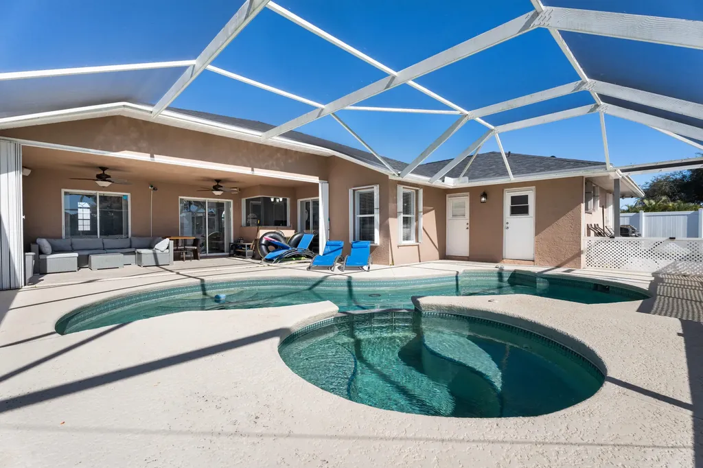 6024 NW Favian Avenue Port St Lucie FL 34986