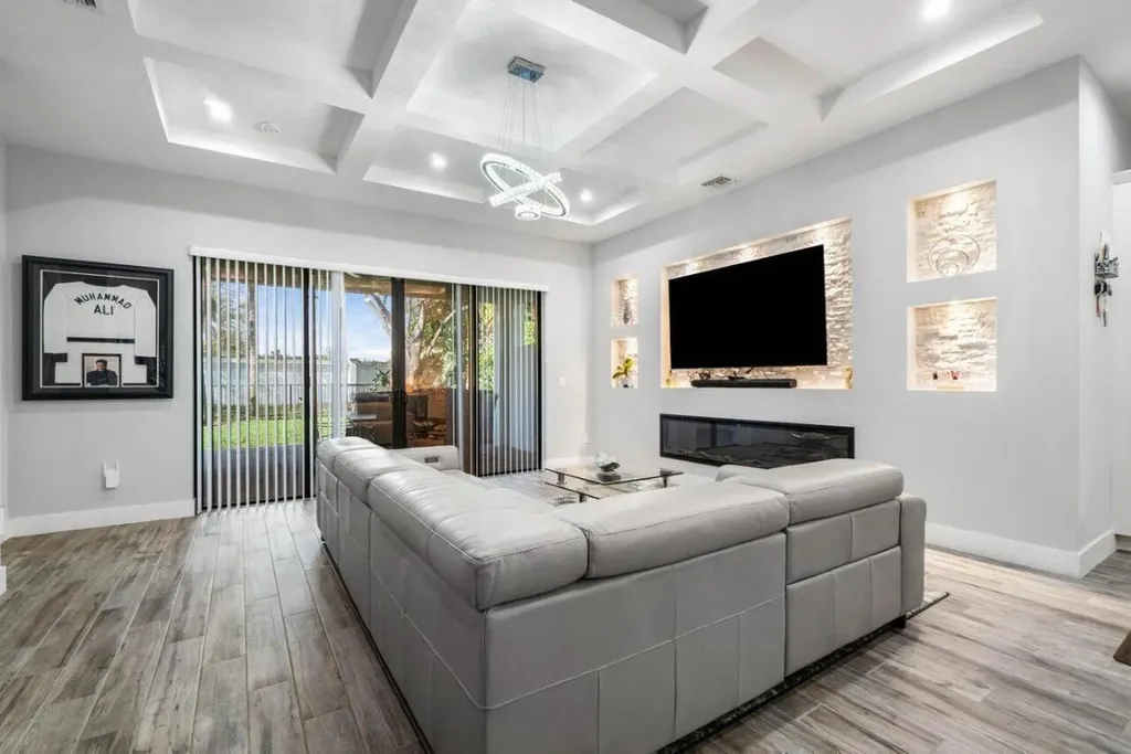 2928 Gin Berry Way West Palm Beach FL 33401