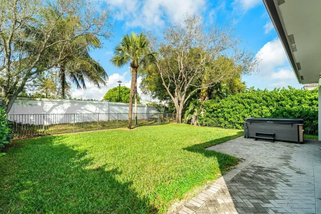 2928 Gin Berry Way West Palm Beach FL 33401
