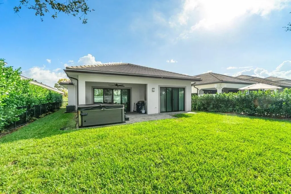 2928 Gin Berry Way West Palm Beach FL 33401