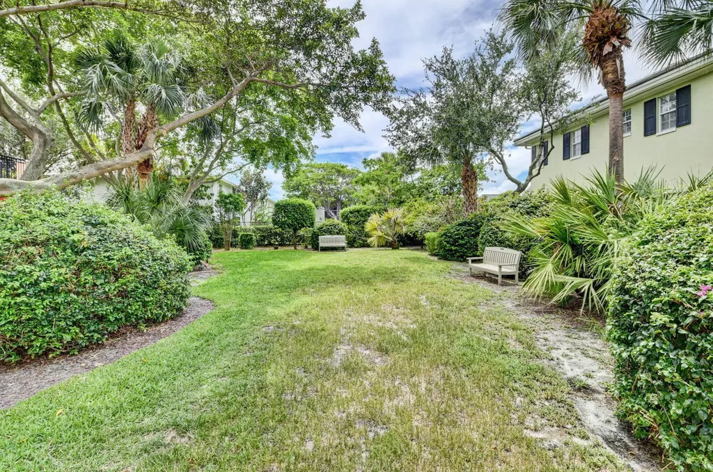 1037 W Heritage Club Circle Delray Beach FL 33483