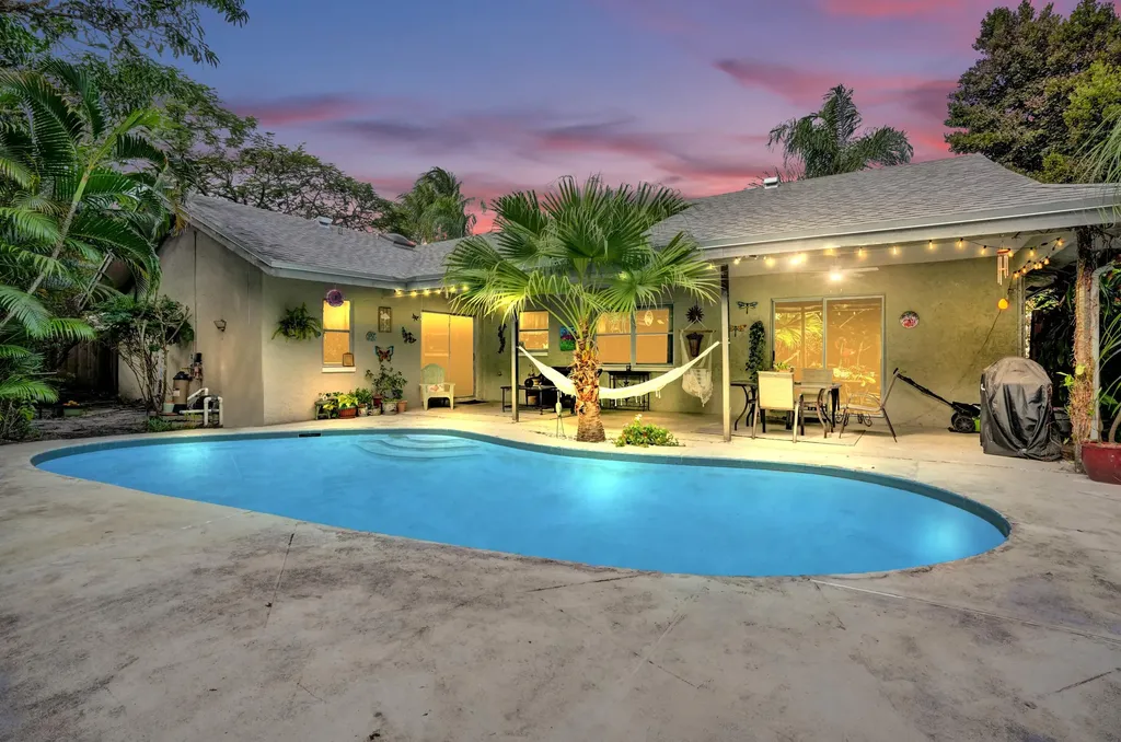 194 Parkwood Drive Royal Palm Beach FL 33411