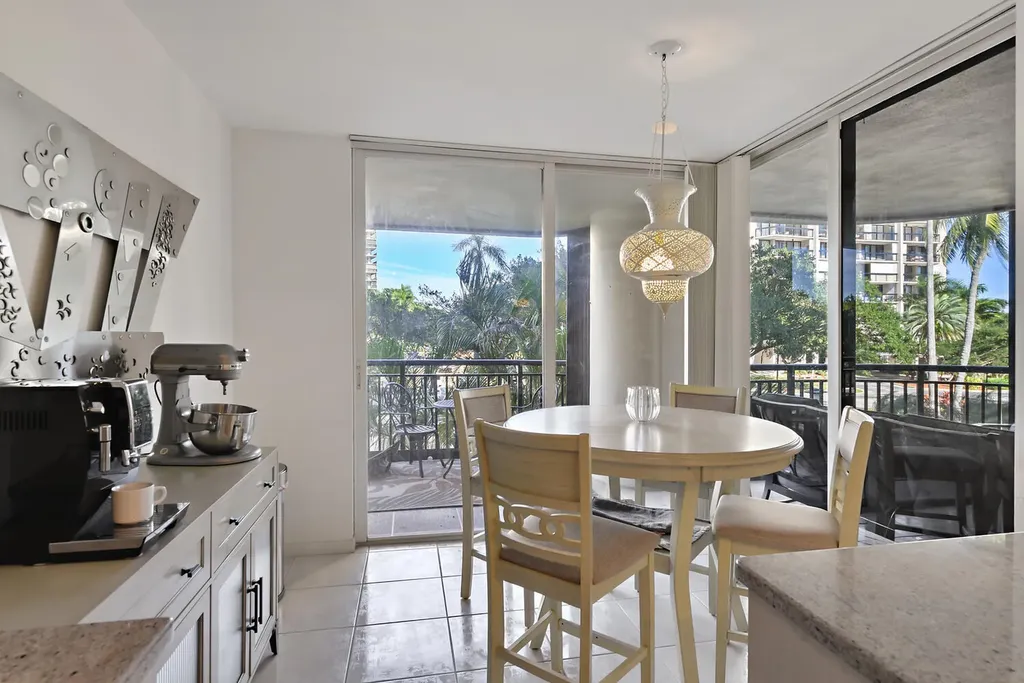 2427 Presidential Way West Palm Beach FL 33401