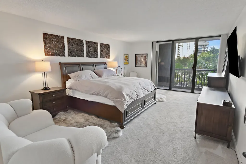 2427 Presidential Way West Palm Beach FL 33401