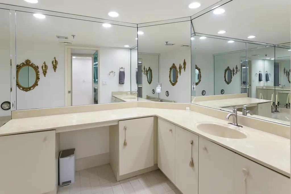 2427 Presidential Way West Palm Beach FL 33401