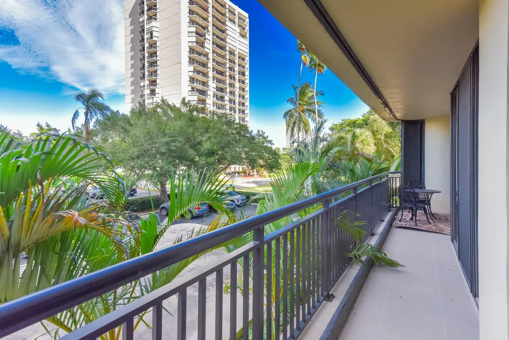 2427 Presidential Way West Palm Beach FL 33401