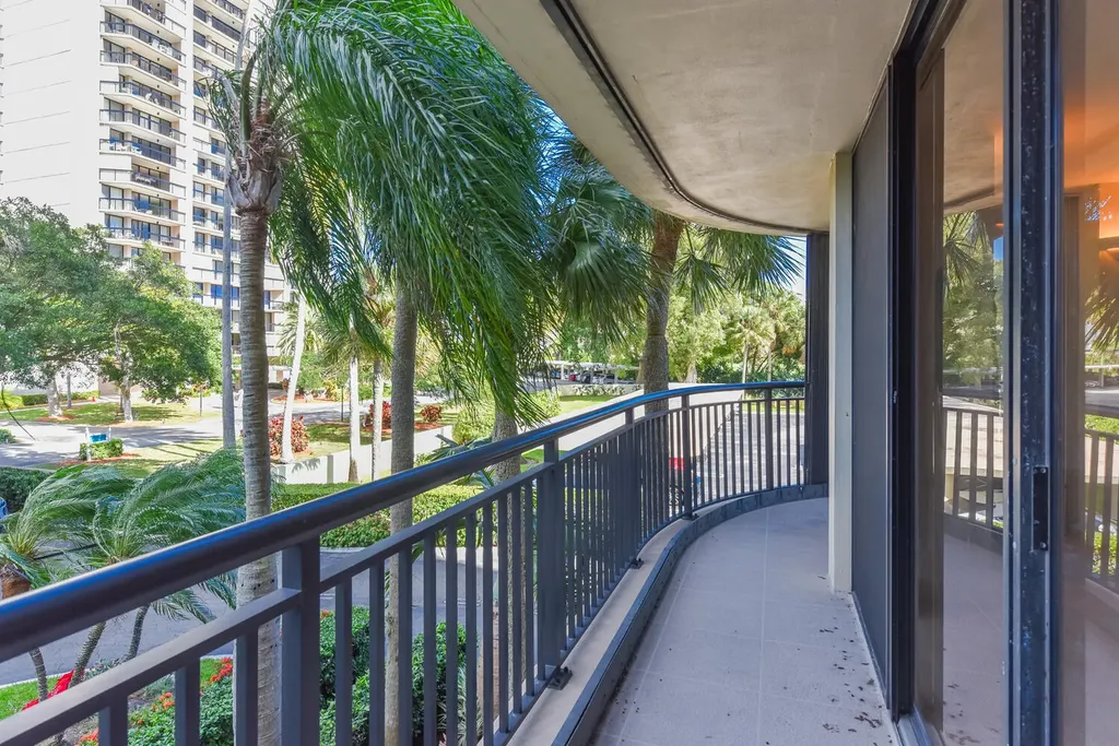 2427 Presidential Way West Palm Beach FL 33401