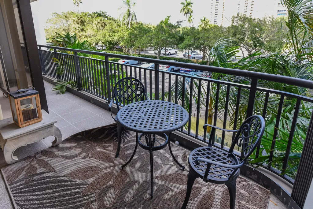 2427 Presidential Way West Palm Beach FL 33401