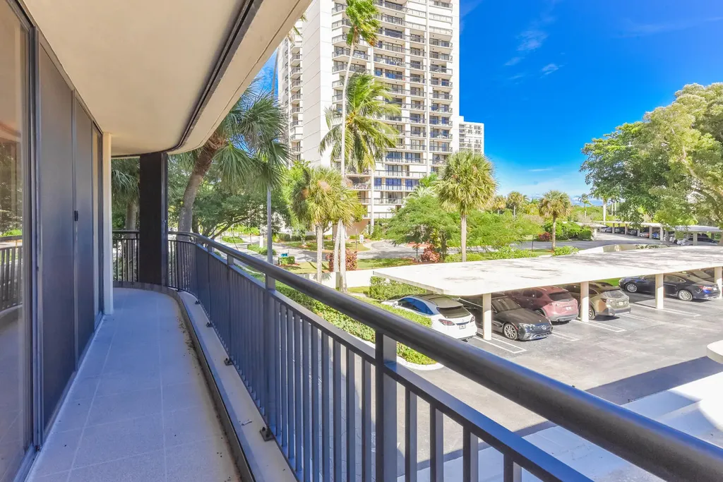 2427 Presidential Way West Palm Beach FL 33401
