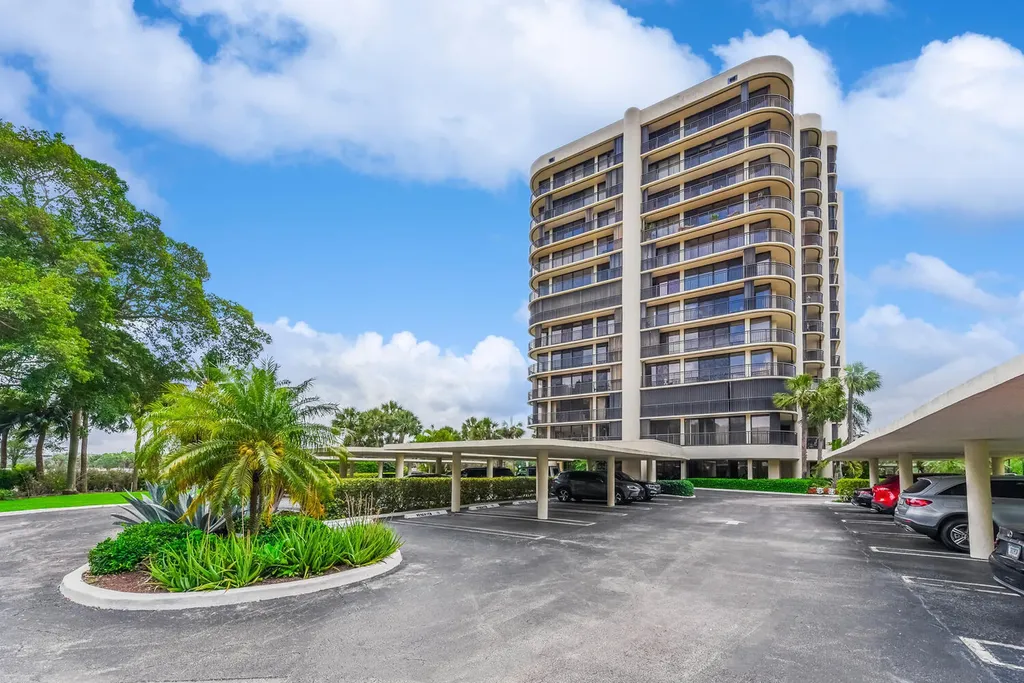 2427 Presidential Way West Palm Beach FL 33401