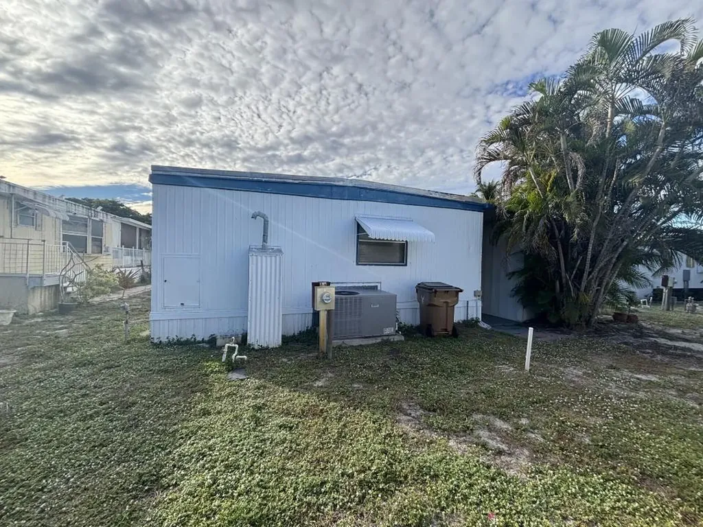 4912 NW 3rd Ave, Lot 940 Deerfield Beach FL 33064