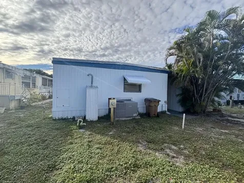 4912 NW 3rd Ave, Lot 940 Deerfield Beach FL 33064