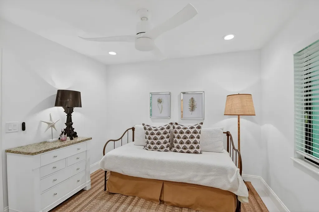 2904 Spanish Trail Delray Beach FL 33483