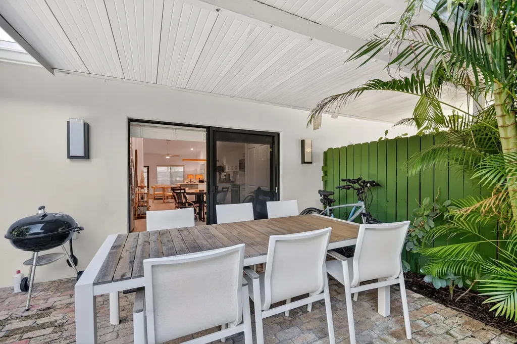 2904 Spanish Trail Delray Beach FL 33483