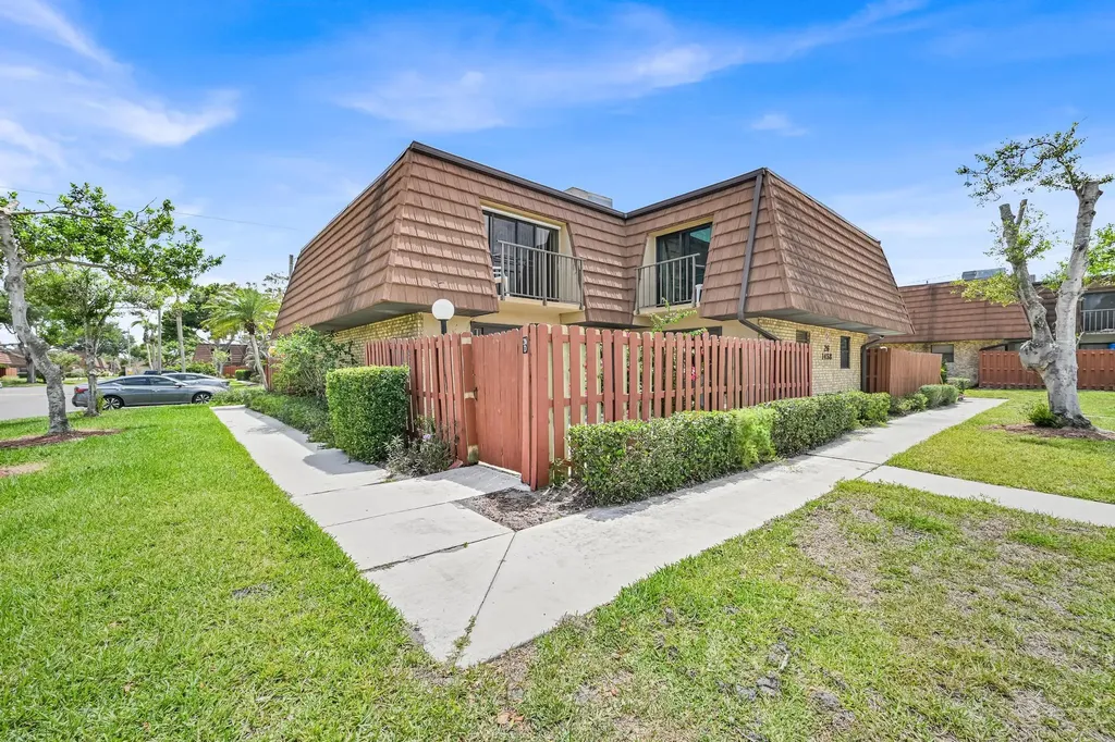 1458 N Lawnwood Circle Fort Pierce FL 34950