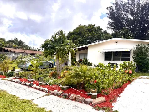 609 S Arnold Avenue Lantana FL 33462