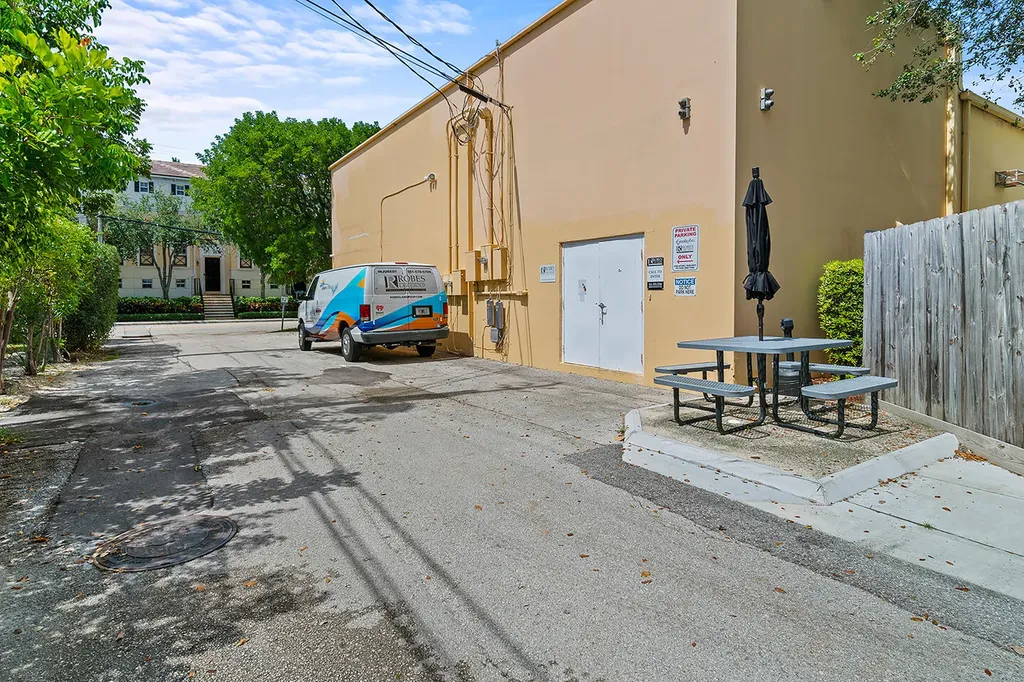 117 NE 5th Avenue Delray Beach FL 33483