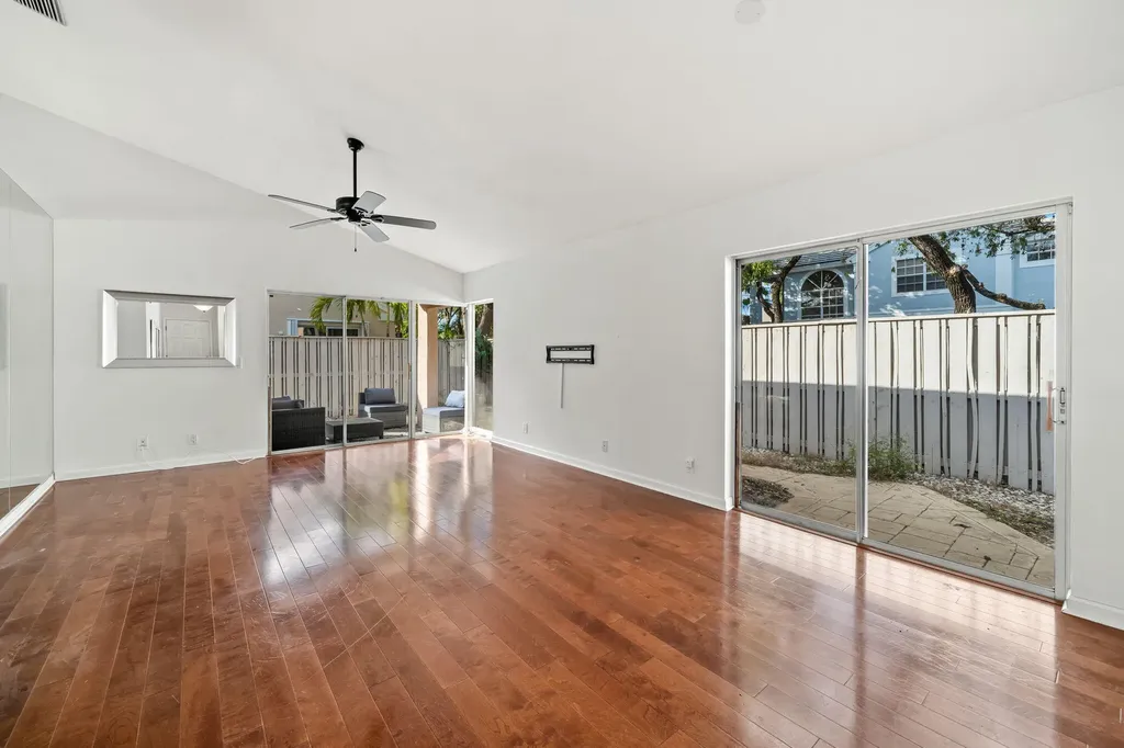 28 Governors Court Palm Beach Gardens FL 33418
