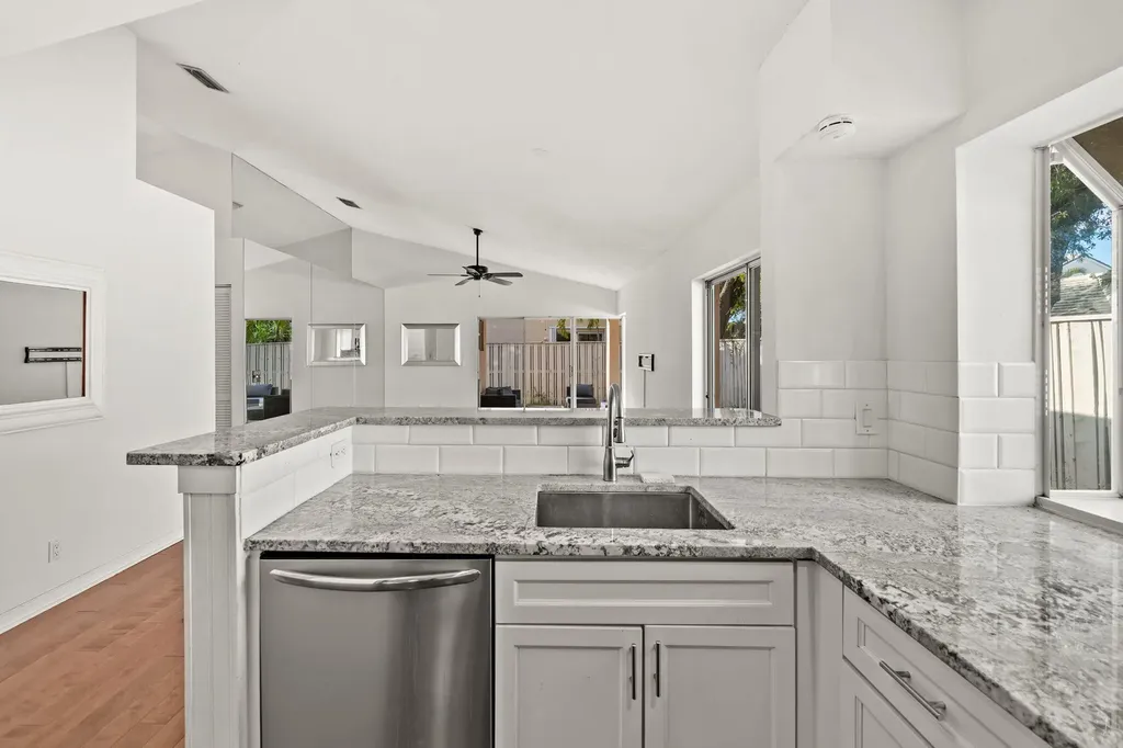 28 Governors Court Palm Beach Gardens FL 33418