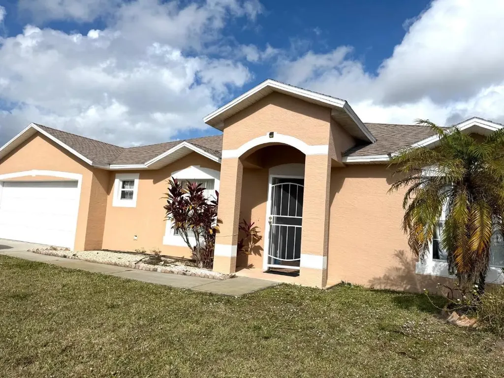 1013 SW London Lane Port St Lucie FL 34953