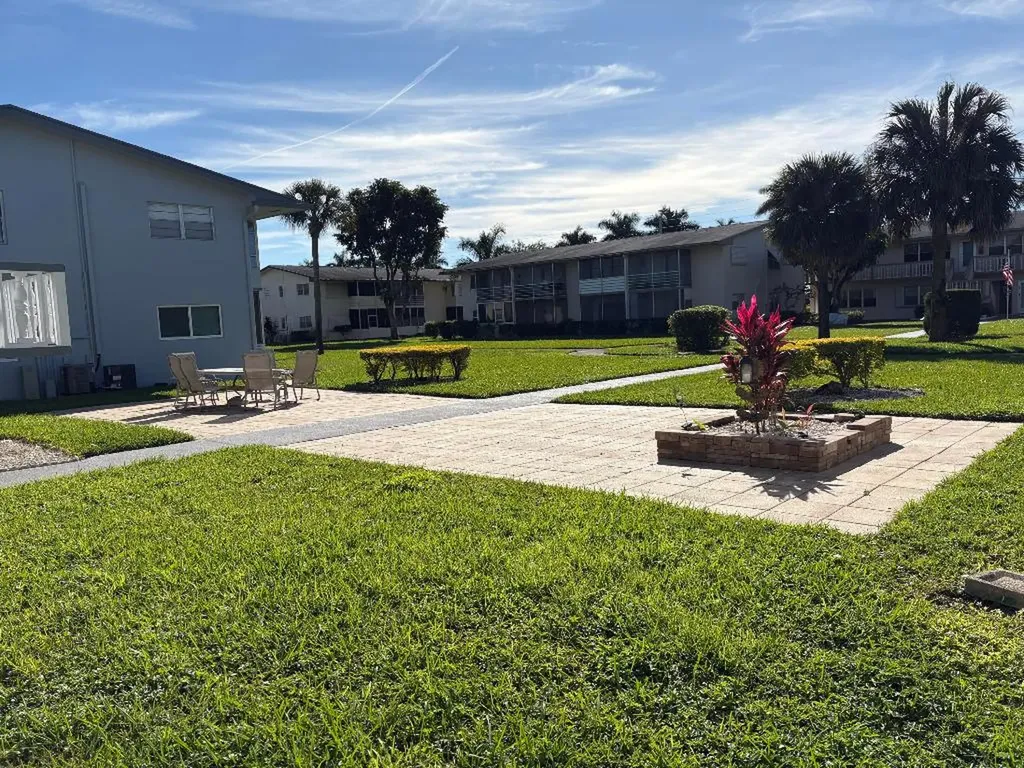 44 Waltham B West Palm Beach FL 33417