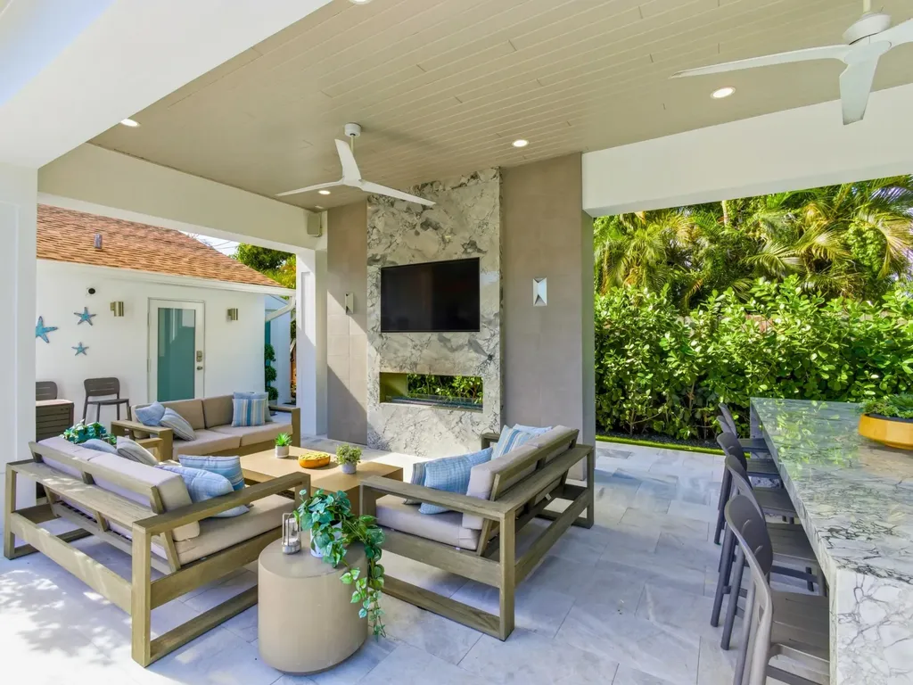 2210 NE 3rd Avenue Delray Beach FL 33444