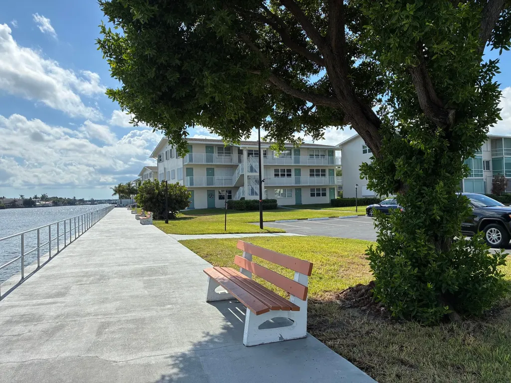 650 Horizons Avenue E Boynton Beach FL 33435