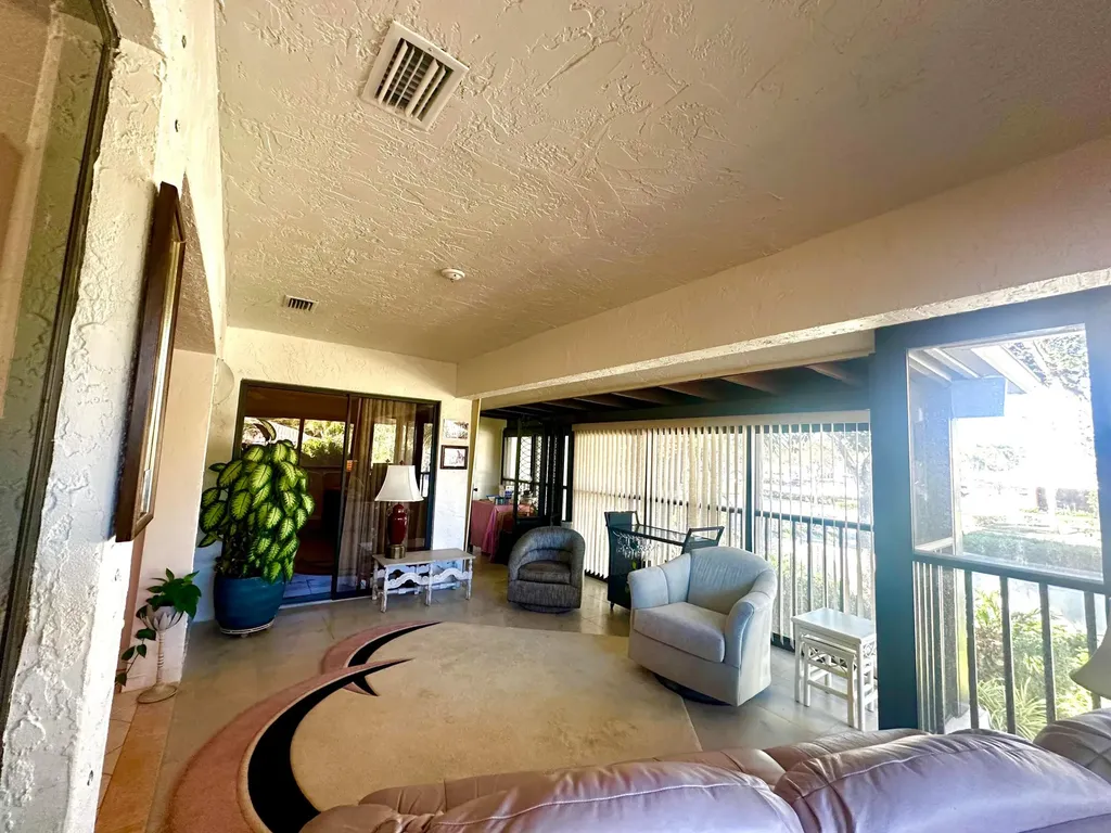 25 Pelican Pointe Drive Delray Beach FL 33483
