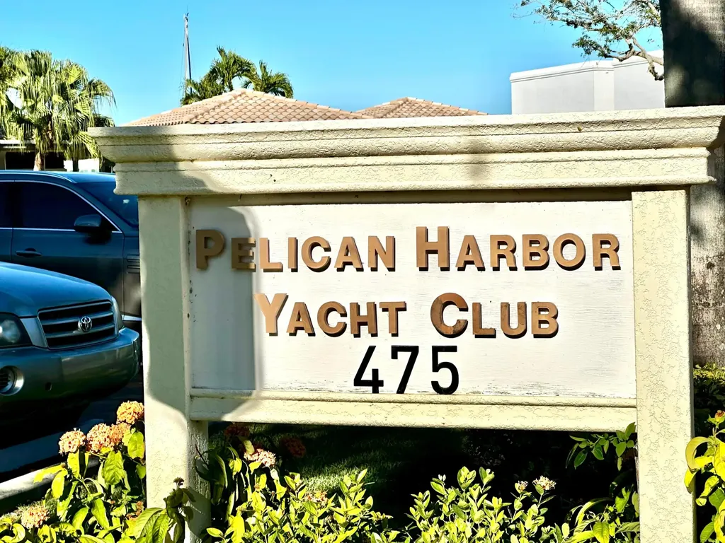 25 Pelican Pointe Drive Delray Beach FL 33483